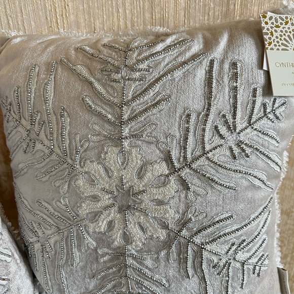 Cynthia Rowley Accent Pillows - Picture 5 of 8